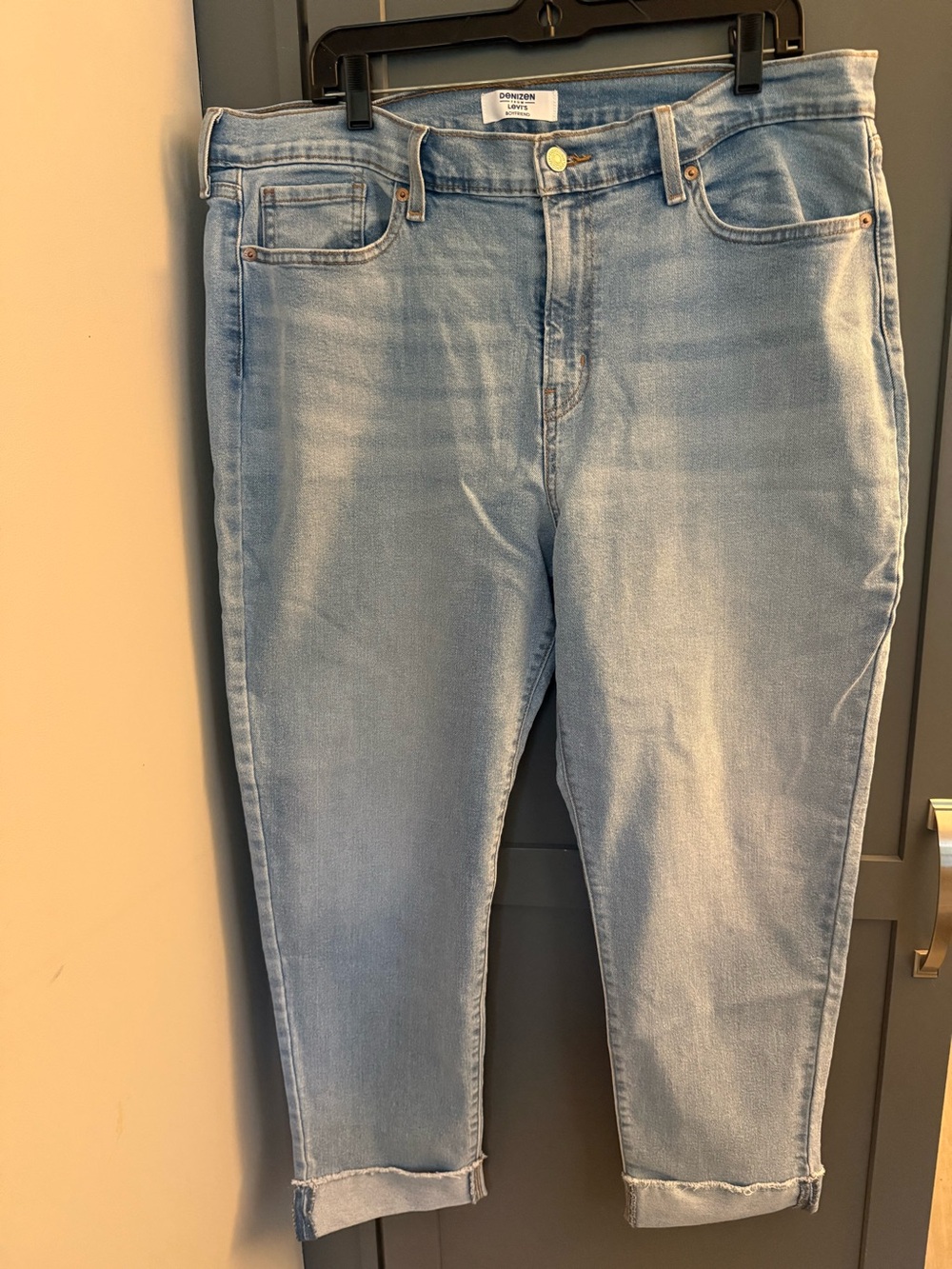 Denizen from Levi's Light Blue Cropped Ankle Jeans